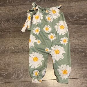 Baileys Blossoms romper size 3-6 months NWT